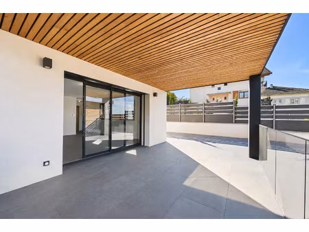 t3 rénové de 77 m2 avec terrasse de 62 m2 à neuvecelle
