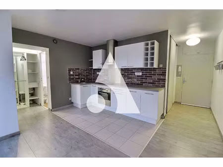 appartement dernier étage à louer secteur n°1