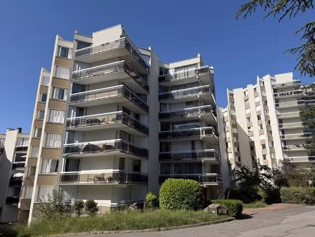 vends appartement de 6 pièces à saint-germain-en-laye