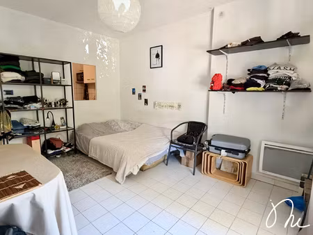 à montpellier  studio 23 m2 avec terrasse et parking