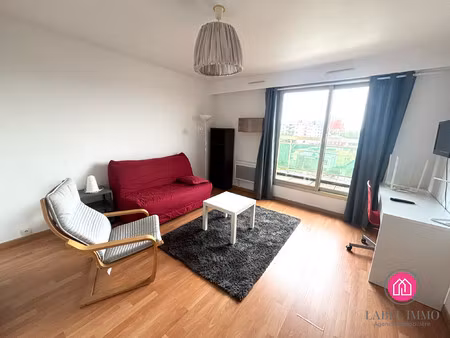 studio meublé avec balcon et place de parking