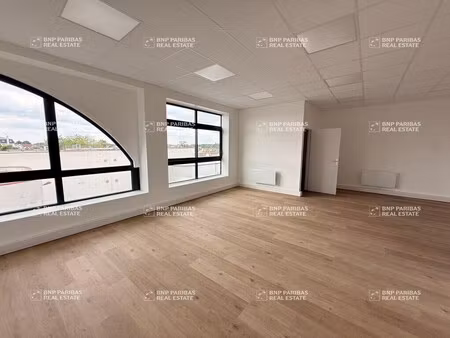 location bureaux 97 m²