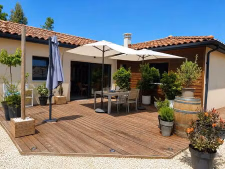 maison contemporaine de plain-pied avec garage