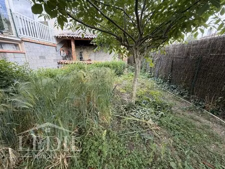 avec jardinet petit bien à restaurer entièrement