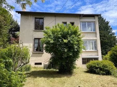 à deux pas du centre de dieulefit  découvrez cette maison des années 40 offrant un fort po