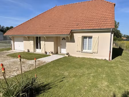 trés beau pavillon de plain pied  3 chambres avec garage .