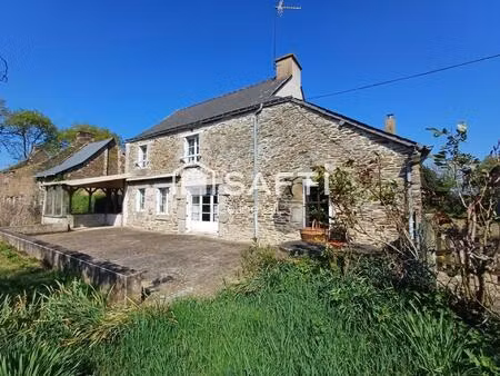 ancienne ferme en pierres avec nombreuses dépendances sur 5 396 m²