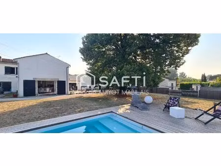 belle charentaise rénovée avec piscine proche cognac