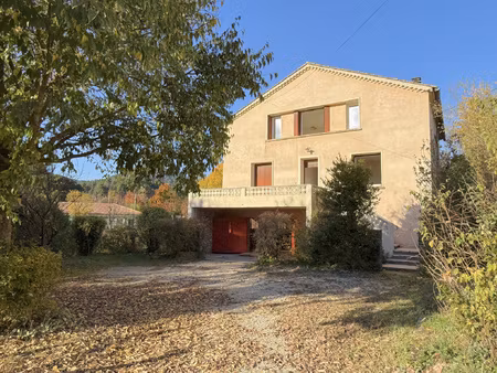 maison t5 sur très beau terrain de 1118 m2 exposé sud