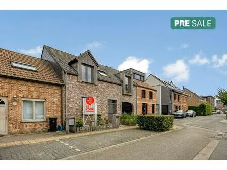 huis (2010°) epc a met 5 slaapkamers  garage en tuin te wommelgem!
