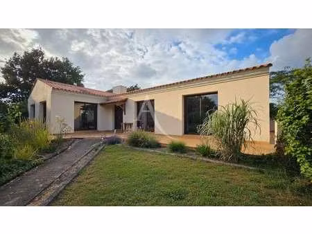 vente maison à l'aiguillon-sur-vie (85220) : à vendre / 160m² l'aiguillon-sur-vie