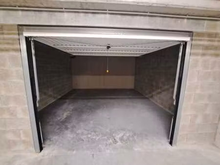 box garage fermé à vendre à mettet