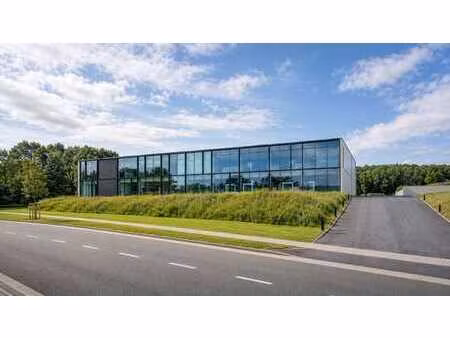 entrepôt logistique avec bureaux modernes – divisible
