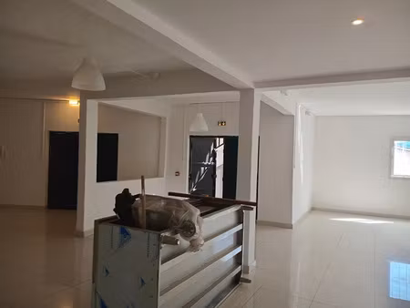 location locaux professionnels 579 m² à mamoudzou (97600)  4 420 €
