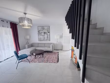 location meublée maison 4 pièces 105 m² à penta-di-casinca (20213)  1 400 €