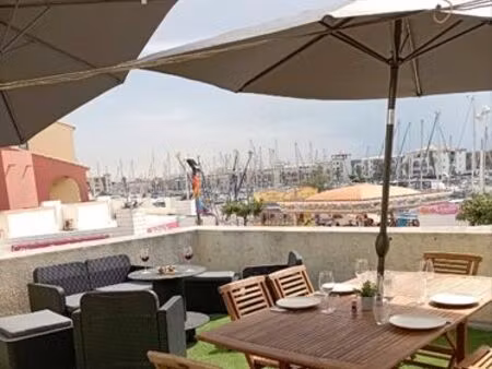 unique t2 avec terrasse de 30 m2 sur le port