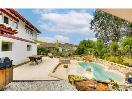 maison villefranque 249 m² t-9 à vendre  857 900 €