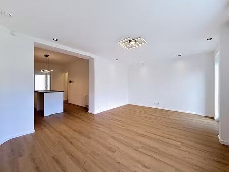 duplex à louer à chaussée de roodebeek 106 woluwe-saint-lambert (rbw12648)