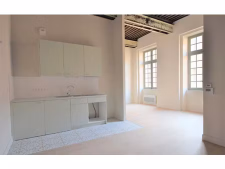 location appartement  m² t-2 à mâcon  810 €