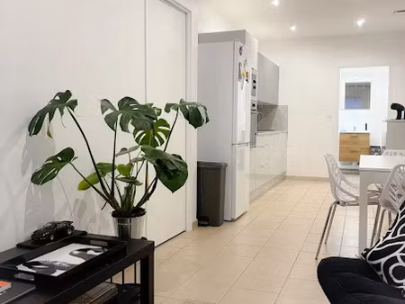 location meublée appartement 4 pièces 80 m² à nimes (30000)  1 225 €
