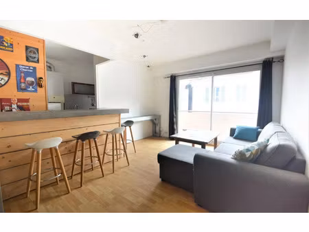 location appartement  m² t-2 à pau  620 €