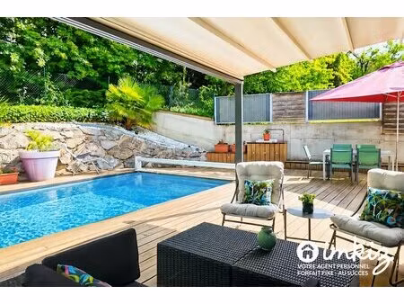 maison atypique  luminosité + piscine
