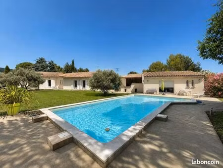 propriété 6 pièces 155 m²