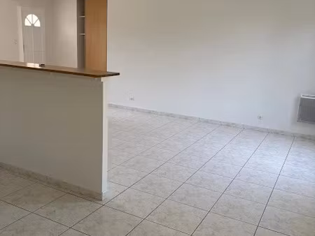 location appartement 4 pièces 92 m² à lisle-sur-tarn (81310)  970 €
