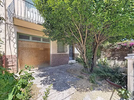 maison de ville à rénover avec garage et jardin - secteur saint-assiscle