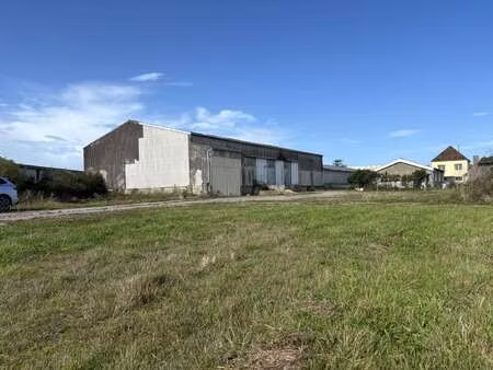vente bureaux et commerces à créances (50710) : à vendre / 1600m² créances