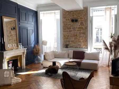 location appartement meublé avec cachet t4 ainay