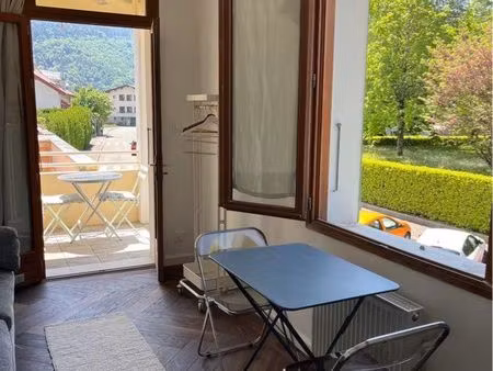 joli t2 meublé avec balcon et refait à neuf