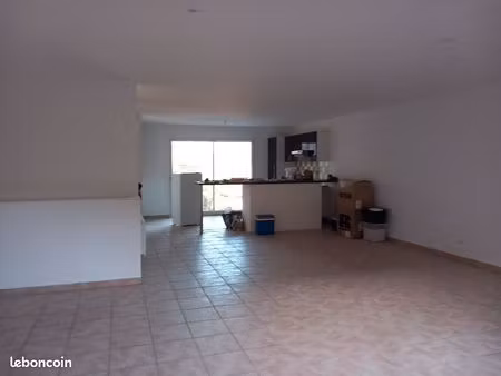 grand t3 104 m2 avec grand garage communiquant