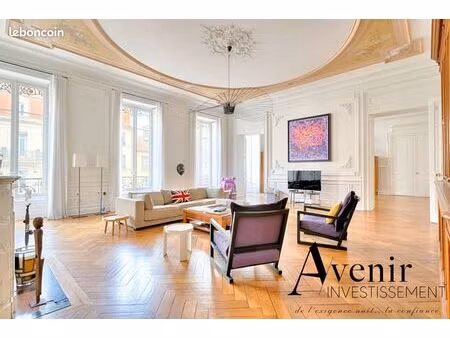 appartement 6 pièces 286 m²