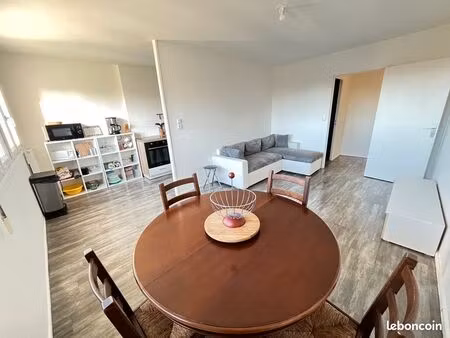 t3 meublé 70 m² – 2 chambres – idéal couple ou colocation – bords de l’erdre – 950 cc