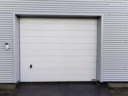 garage / local de stockage 30 m² sécurisé – caudan kerpont – parking privatif