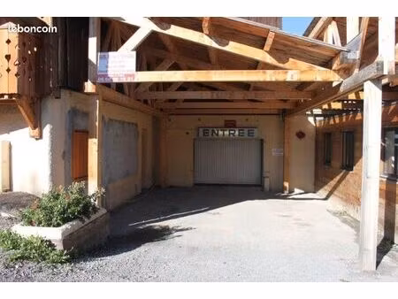 parking/box pra loup