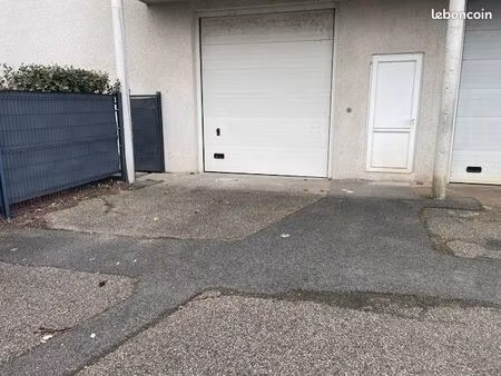 local 100m²