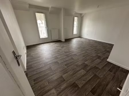 chartres est – t4 de 81 m² – dernier étage – refait à n