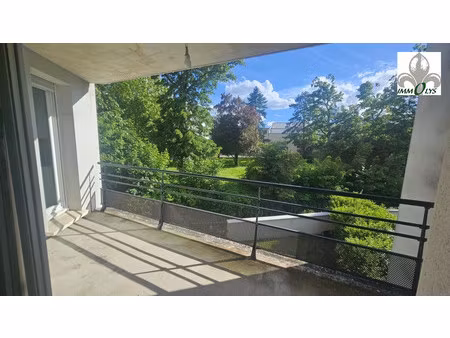 appartement type 3 avec terrasse et parking