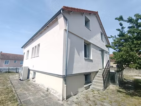 maison a deux pas des ecoles et des commerces