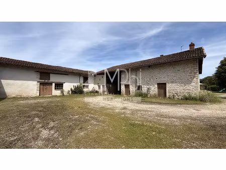 ensemble de dépendances sur une parcelle de 1094m2 constructibl