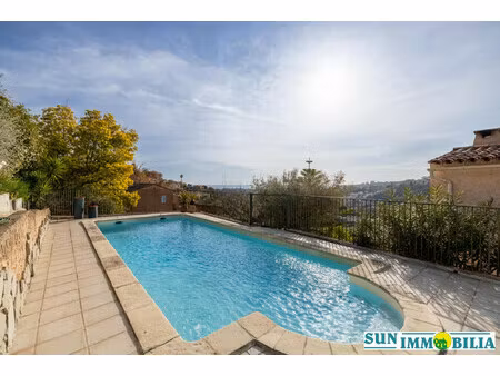 a vendre sur la côte d'azur  jolie maison provencale mitoyenne