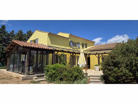grande villa avec 5 chambres sur près de 2200m2 de terrain