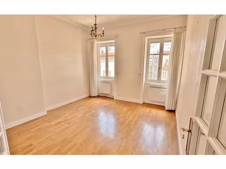appartement lyon 8 67.52 m² t-3 à vendre  320 000 €