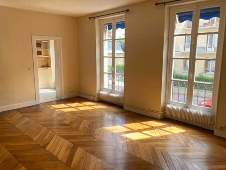 appartement 2 pièces 50m2 - 2 minutes à pied du rer a saint germain en laye
