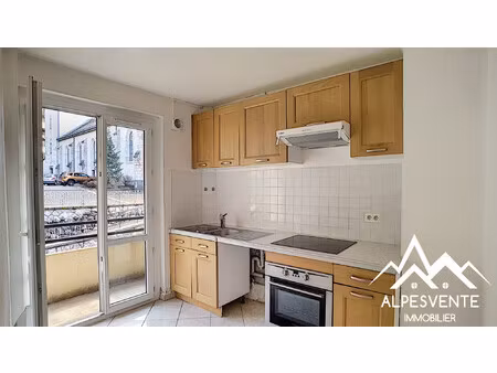 a louer a l'annee appartement de 2 chambres