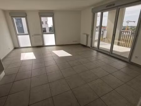 t3 avec balcon et parking à toulouse