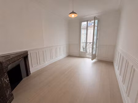nouveaute- f2/f3 republique-45.52 m²