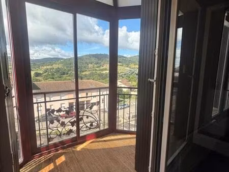 vaugneray centre – studio avec balcon  cave et parking privatif